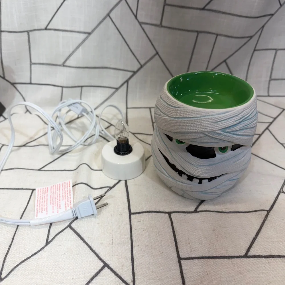 Scentsy‎ Under Wraps Mummy Wax Warmer OS White Green Halloween Decor 62812